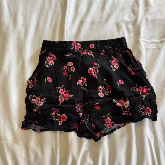 Women's Shorts - Picture 3 of 4